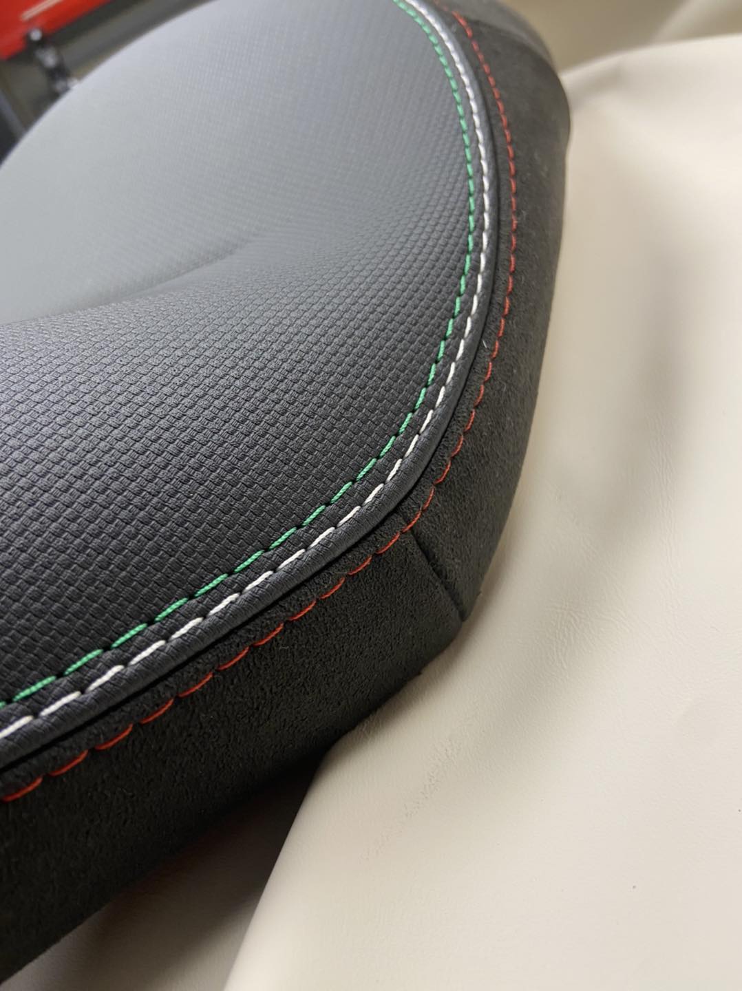 Jet ski ülés perspektíva — Alcantara fej és vinyl ülőlap