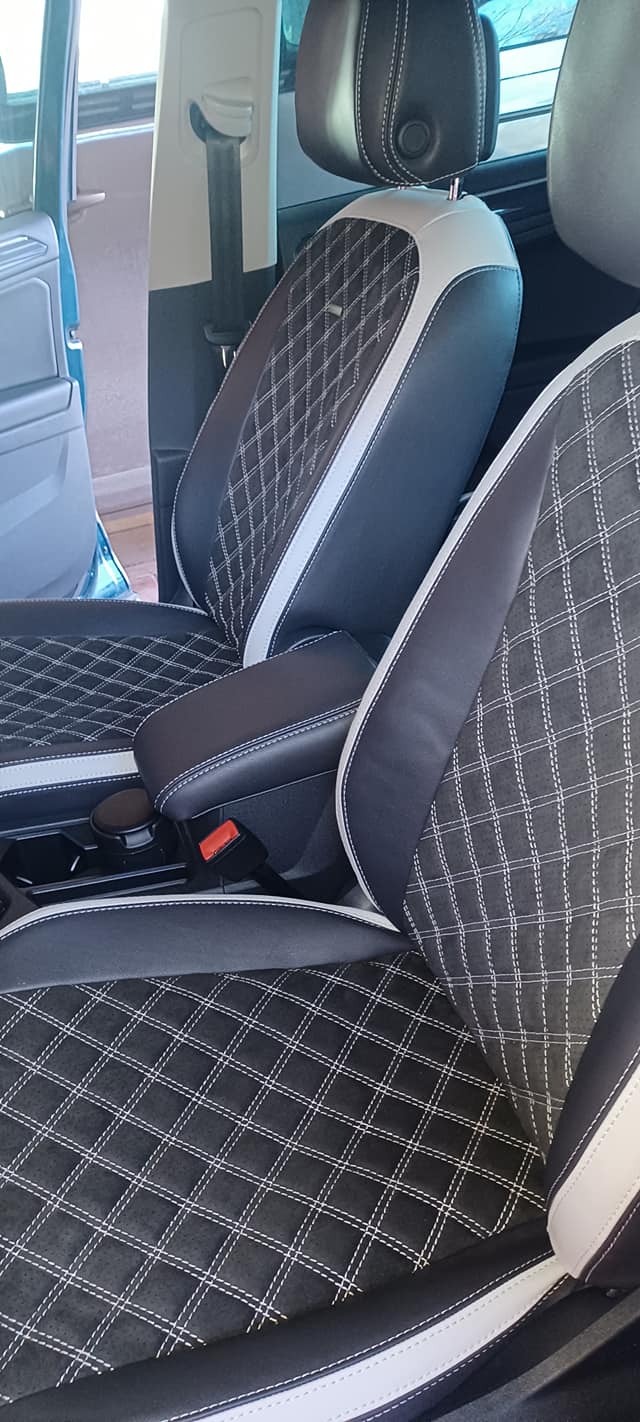 VW T-sorozat egyedi üléshúzat — fekete-fehér bőr és Alcantara rombusz mintával